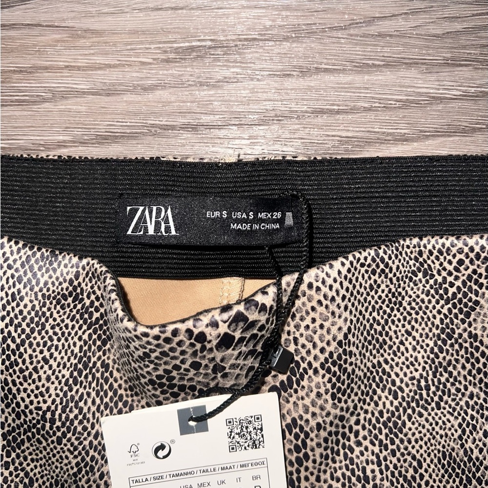 Zara Women's Black and Tan Snake Print Leggings